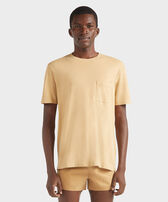 T-shirt uomo in cotone biologico tinta unita Natural Colors Mocha vista frontale indossata