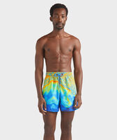 Men Swim Shorts Bathymétrie Des Oceans Palace vista frontale indossata